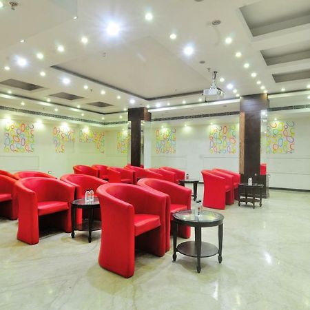 The Pearl Hotel New Delhi Exterior photo