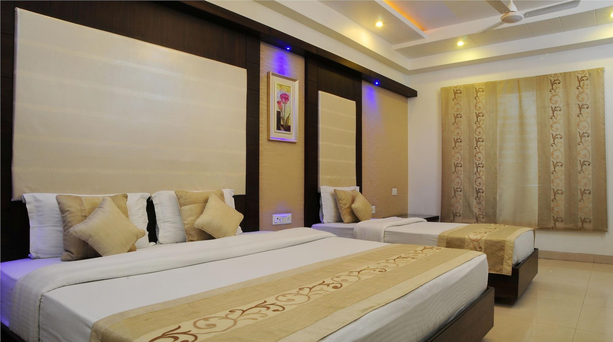 The Pearl Hotel New Delhi Exterior photo