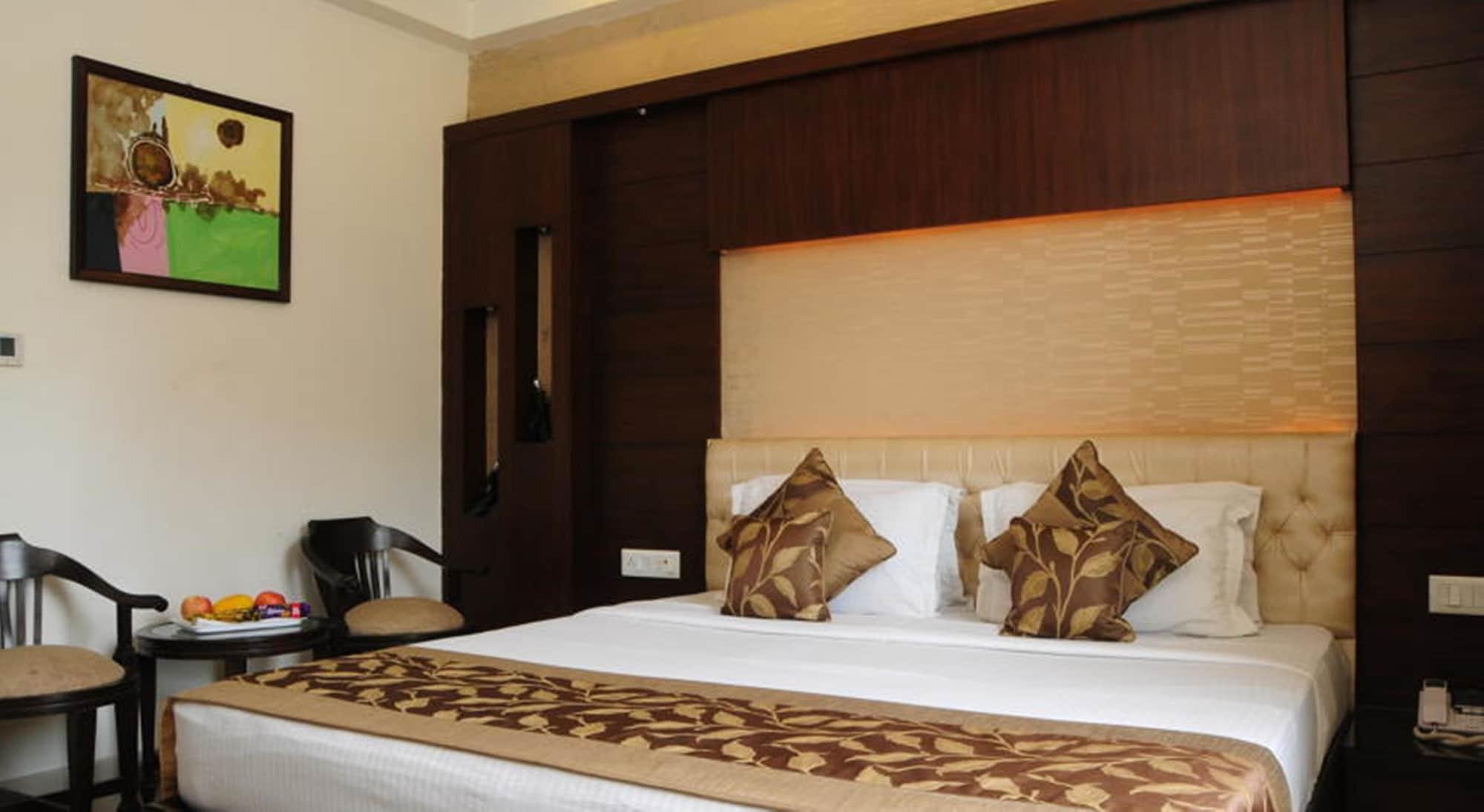 The Pearl Hotel New Delhi Exterior photo
