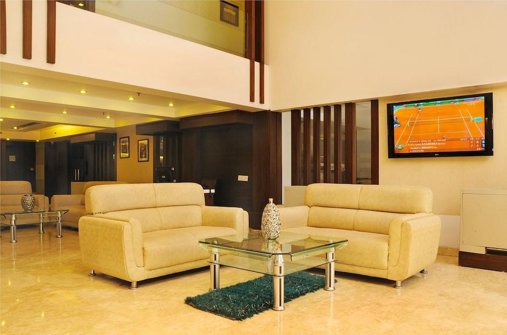 The Pearl Hotel New Delhi Exterior photo
