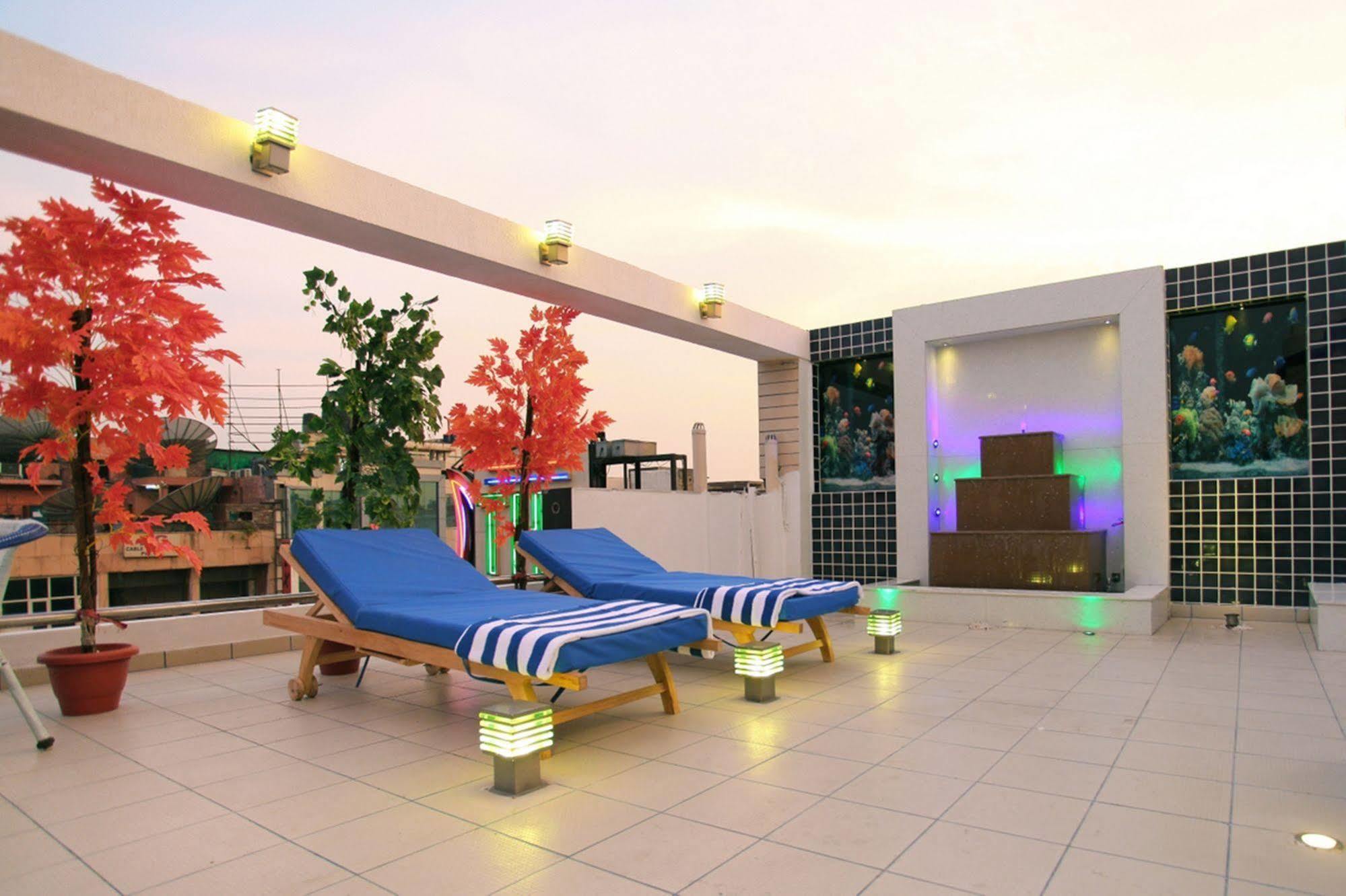 The Pearl Hotel New Delhi Exterior photo