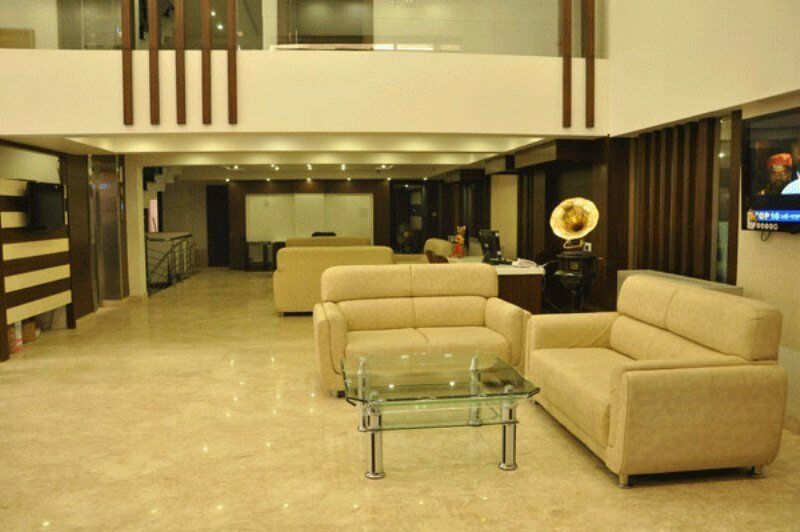 The Pearl Hotel New Delhi Exterior photo