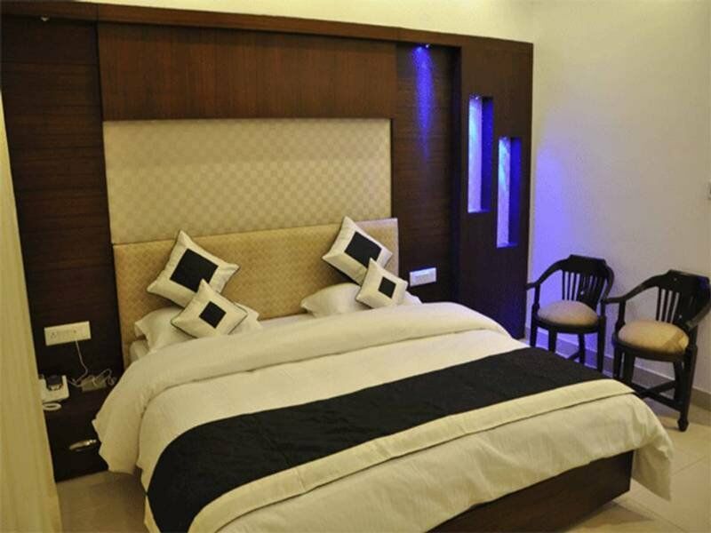 The Pearl Hotel New Delhi Exterior photo