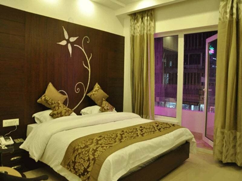 The Pearl Hotel New Delhi Exterior photo