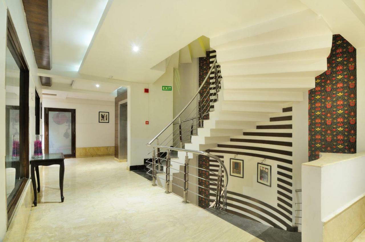 The Pearl Hotel New Delhi Exterior photo