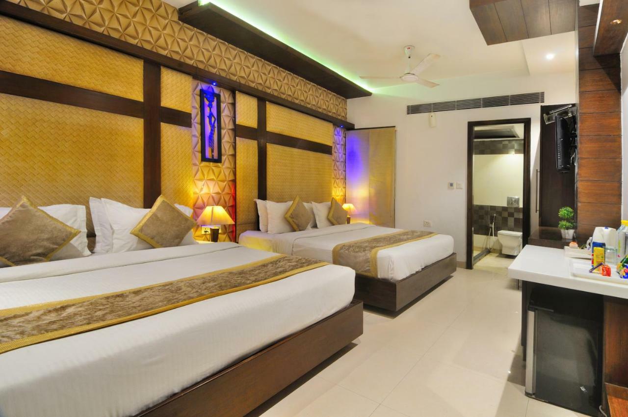 The Pearl Hotel New Delhi Exterior photo