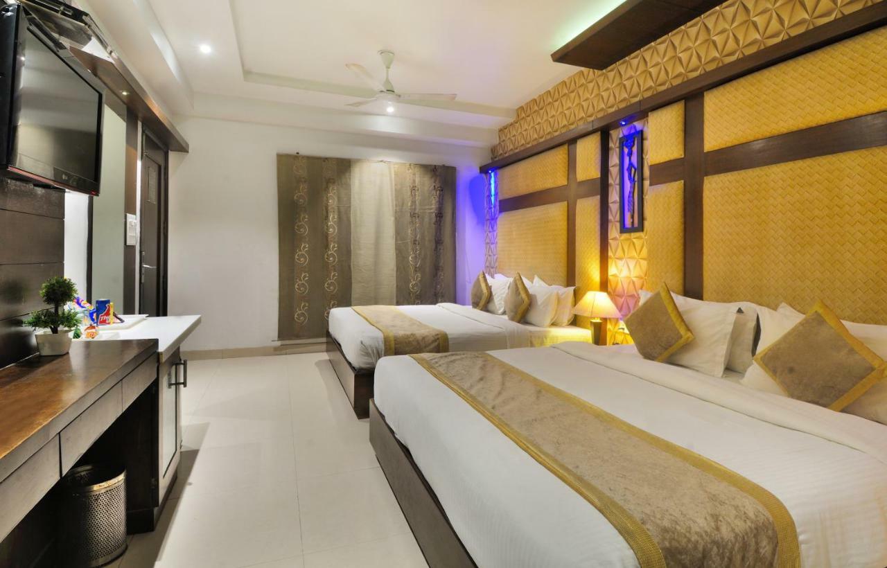 The Pearl Hotel New Delhi Exterior photo