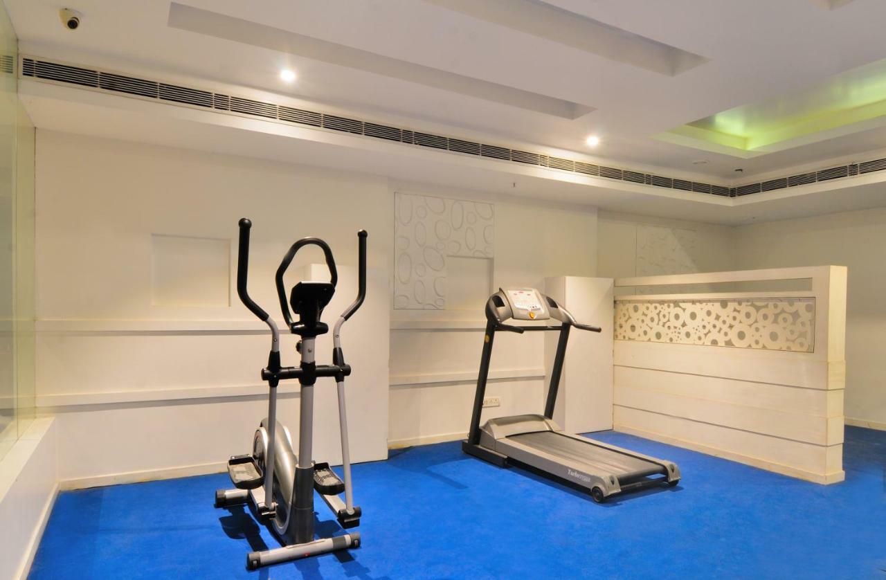 The Pearl Hotel New Delhi Exterior photo