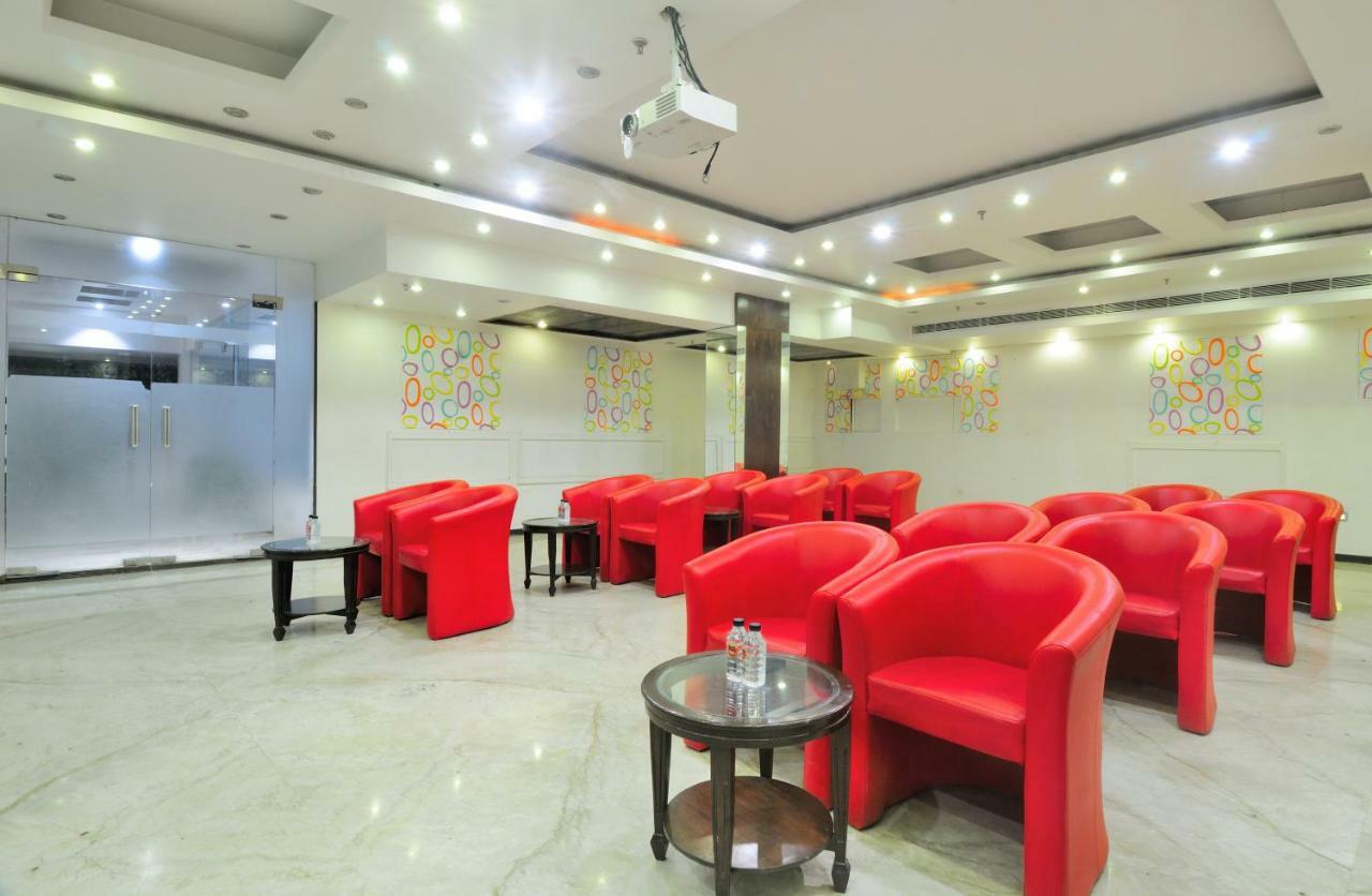 The Pearl Hotel New Delhi Exterior photo