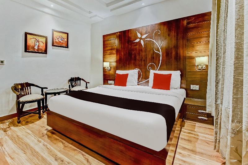 The Pearl Hotel New Delhi Exterior photo