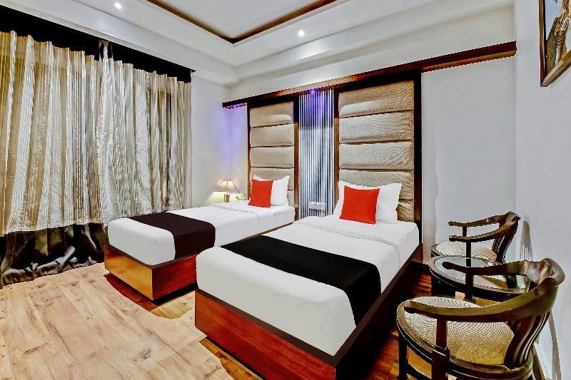 The Pearl Hotel New Delhi Exterior photo