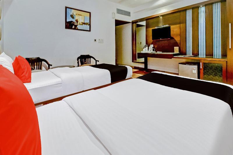 The Pearl Hotel New Delhi Exterior photo